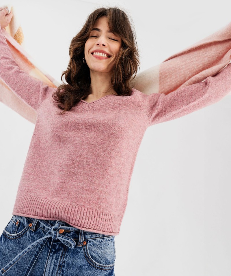 Pull col V avec finitions roulottées femme